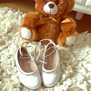 Little girls ankle strap shoe. 🎀🛍💞